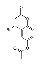 2-(Bromomethyl)-1,4-phenylene diacetate结构式